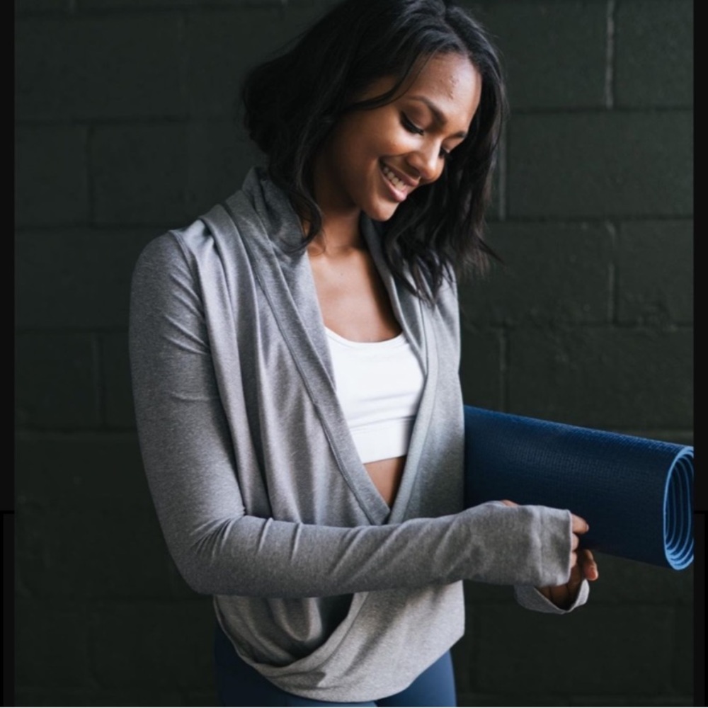 ZYIA Active Coffee Yoga Shawl Gray Small